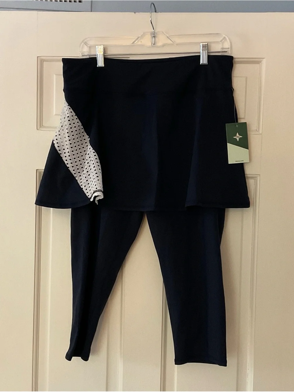 Tuckernuck Skirted Capri Pant Navy Blue XL NWT Tnuck Sport Active Athleisure